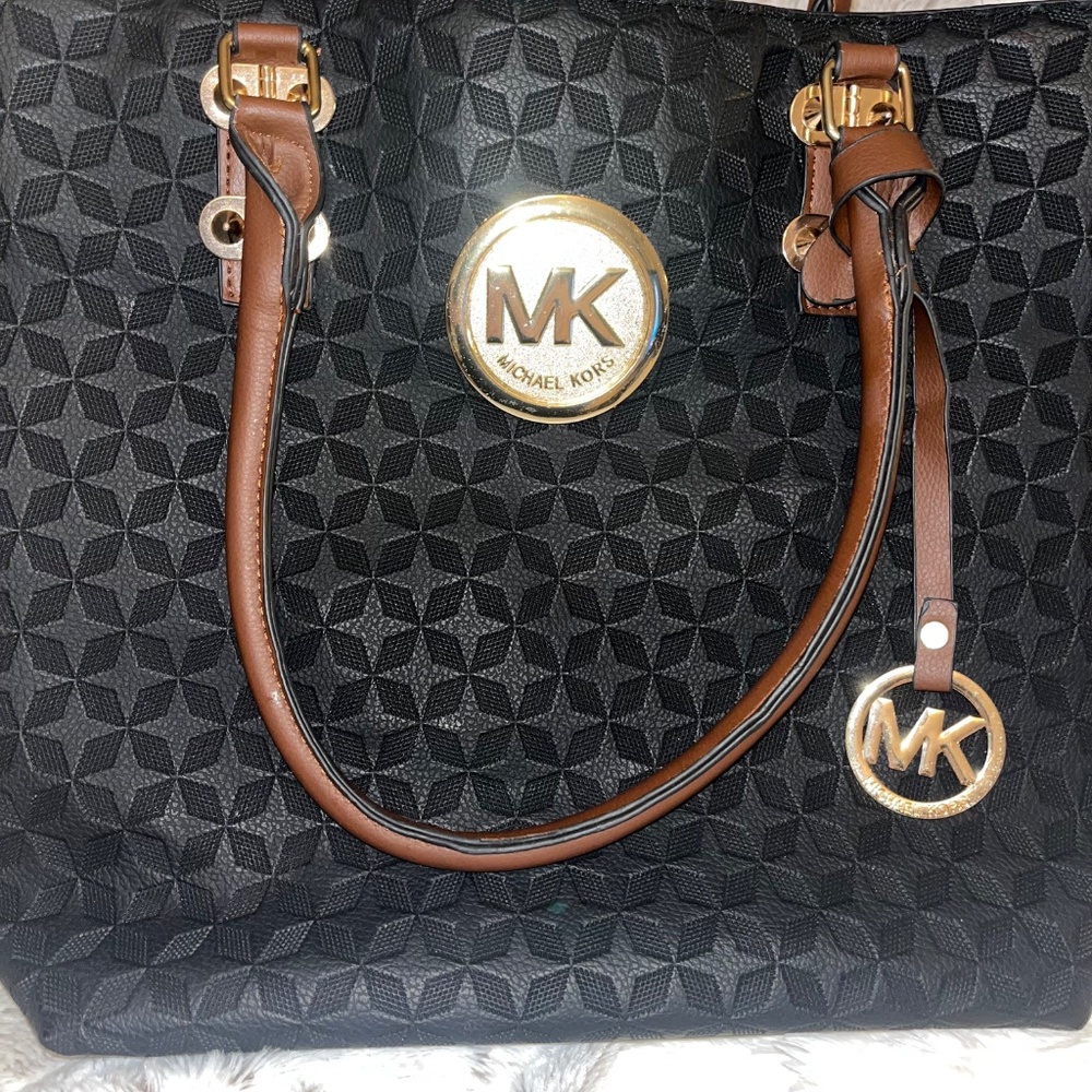 Michael Kors Jet Set Tote - Picture 3 of 12